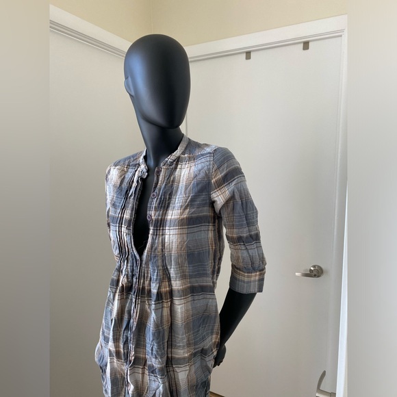 Plaid Long Button-Down Shirt - Picture 5 of 7